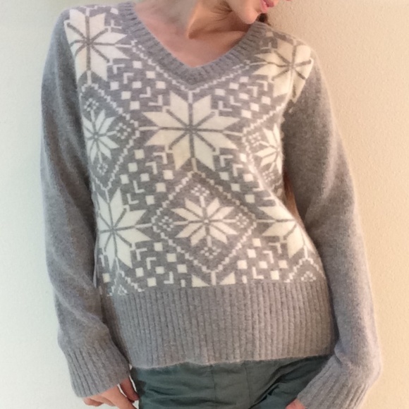 Angora Soft Snowflake Winter V-Neck Sweater - Picture 7 of 8